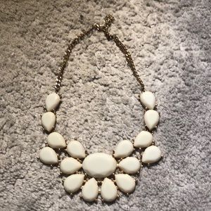 STATEMENT NECKLACE
